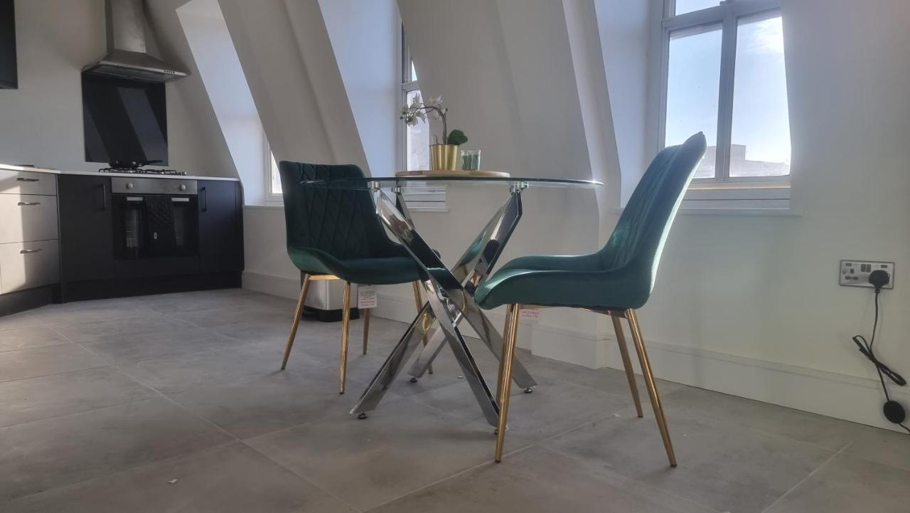 George House Newbury Luxury Apartments Экстерьер фото